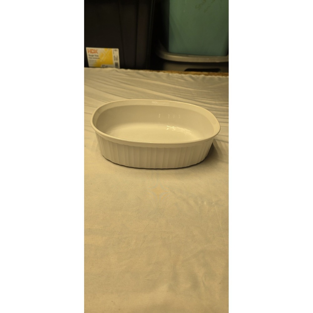 CORNING WARE F-12-B French White 1.8 Liter Oval Casserole Dish - No Lid -EXC